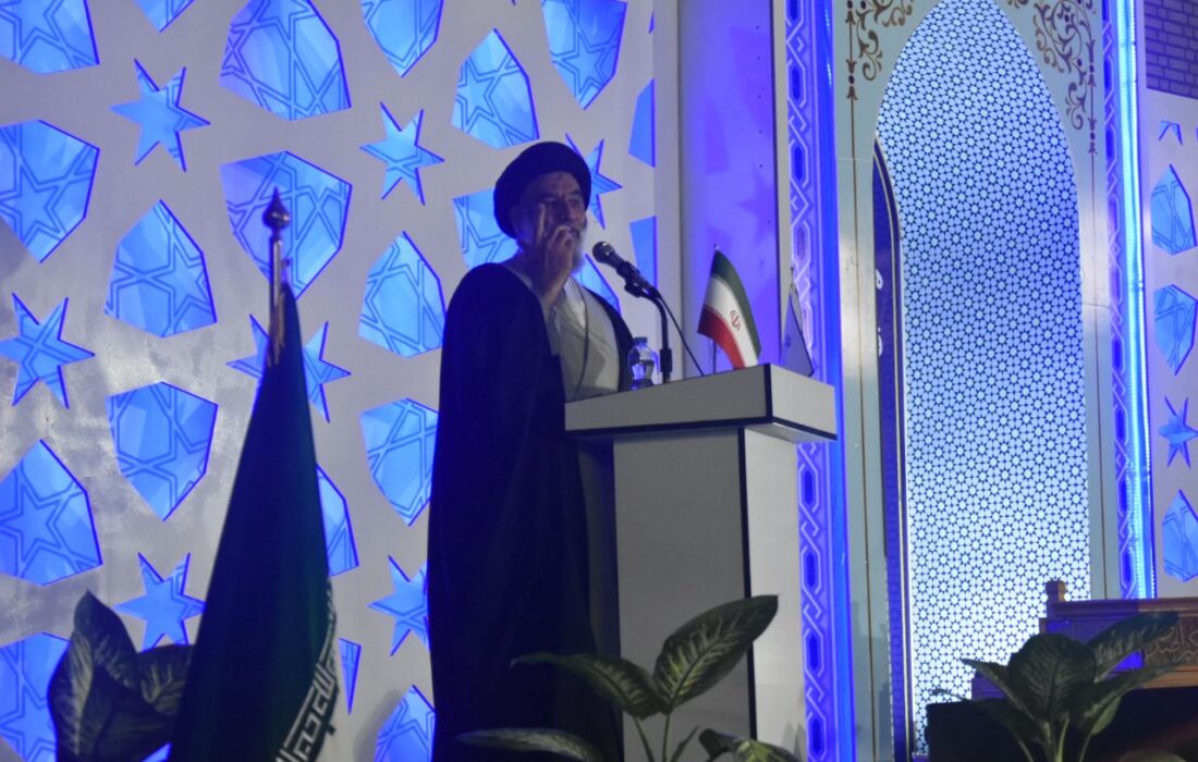 اهدای جوایز نقدی از سوی حجت الاسلام و المسلمین موسوی فرد به دانش آموزان قرآنی